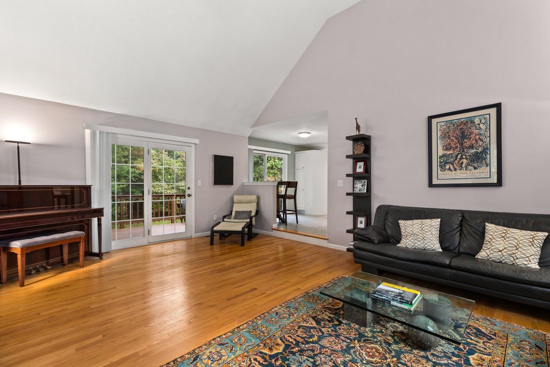 House in Stoughton, Massachusetts, United States 5 - 19021535