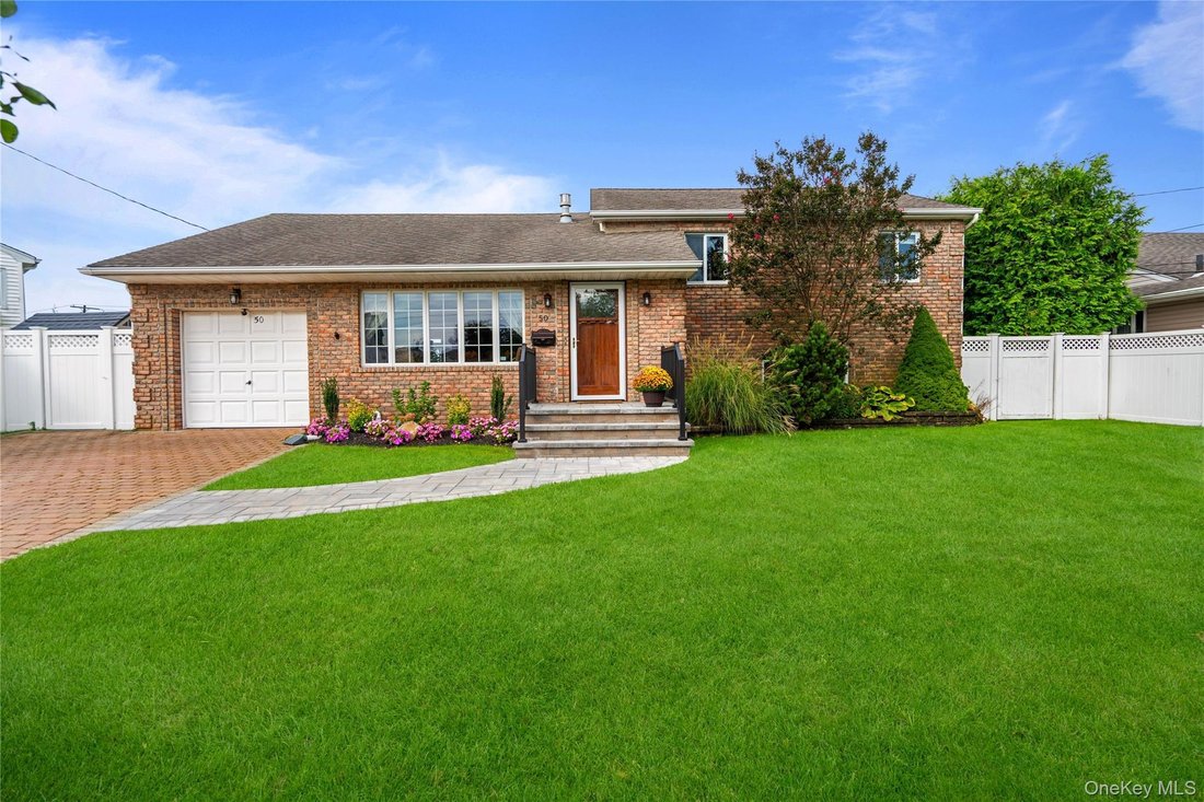 House in Massapequa, New York, United States 2 - 19024935