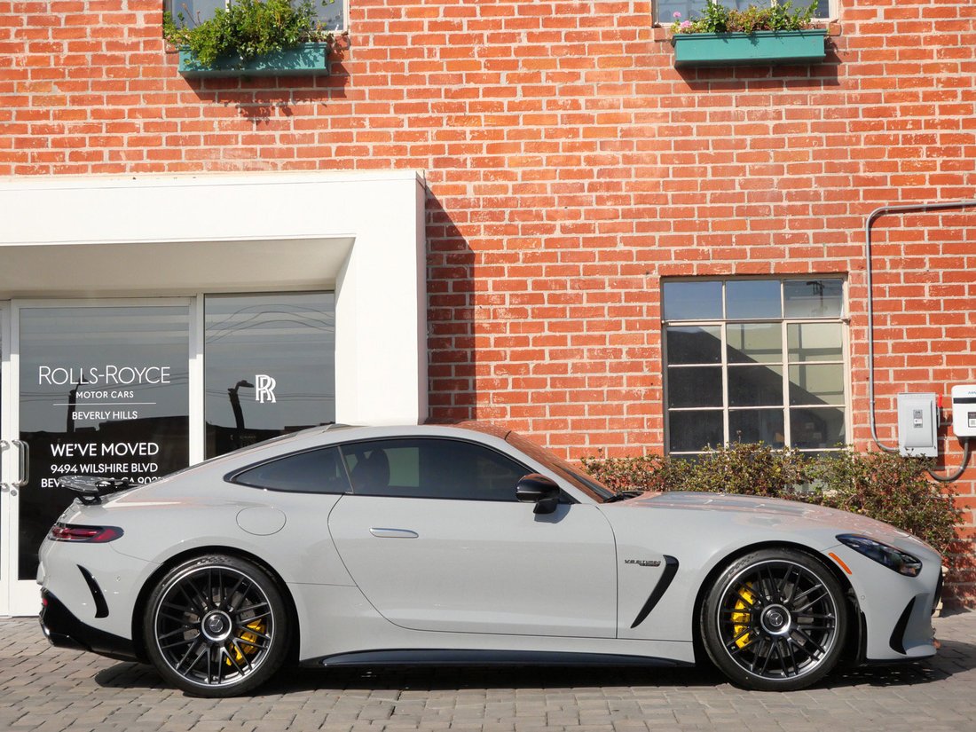 Coupe in Beverly Hills, CA, United States 4 - 19027875