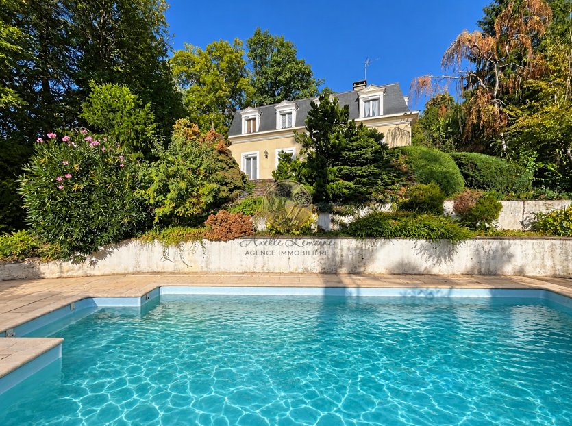 Estate in Charbonnieres-les-Bains, Auvergne-Rhône-Alpes, France 1 - 19021795