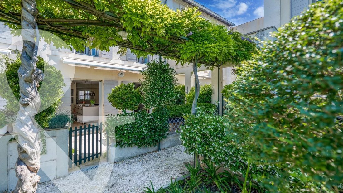 House in Saint-Rémy-de-Provence, Provence-Alpes-Côte d'Azur, France 1 - 19029859