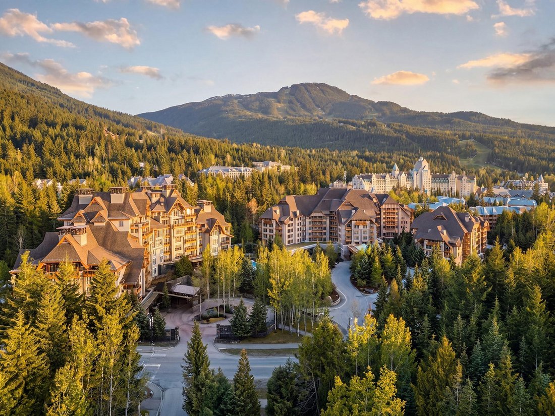 Condo in Whistler, British Columbia, Canada 1 - 19035049