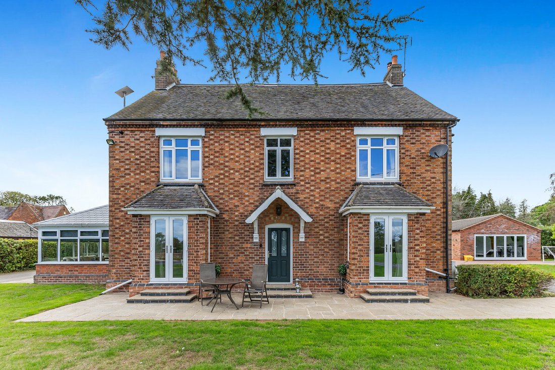House in Hollyhurst, Nuneaton (And Bedworth), England 1 - 19027173