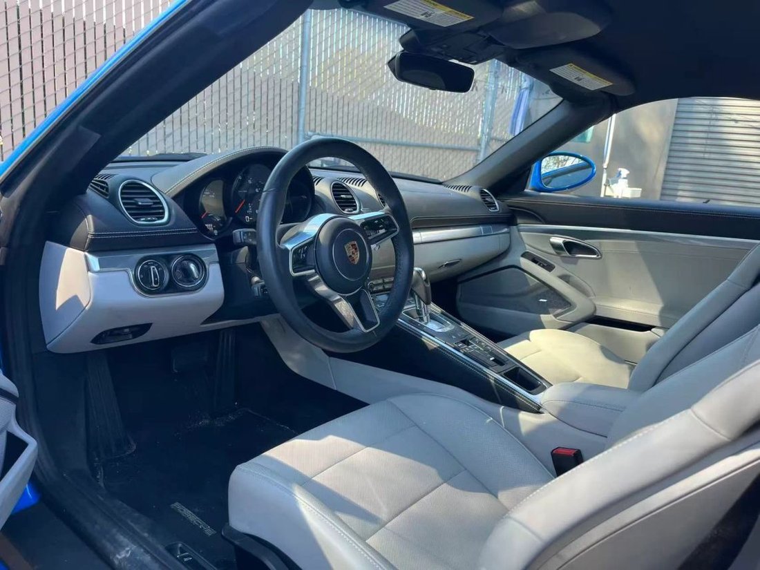 Cabriolet in Costa Mesa, CA, United States 3 - 19028318
