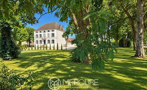 Estate in Chalon-sur-Saone, Bourgogne – Franche-Comté, France 1