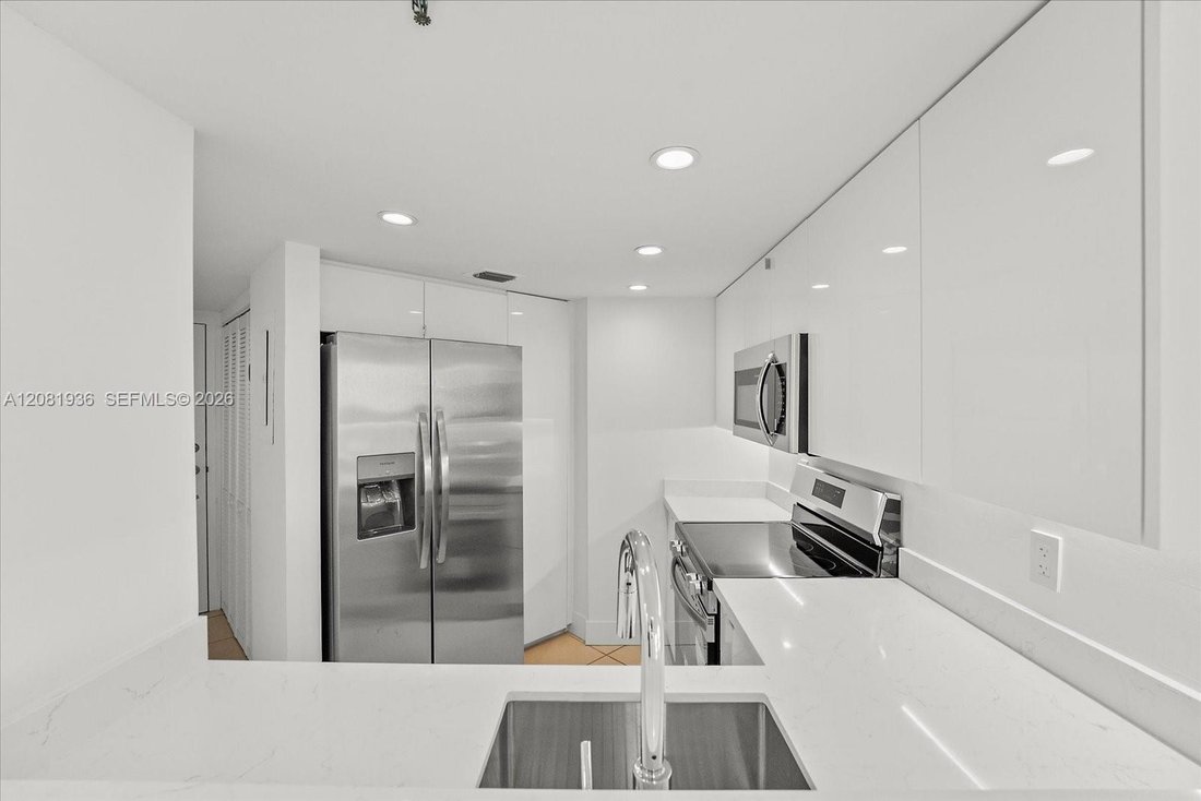 Condo in Miami Beach, Florida, United States 5 - 19025114