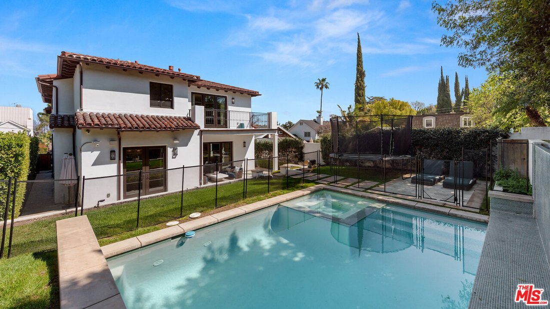 Los Angeles, California, United States 2 - 19031198