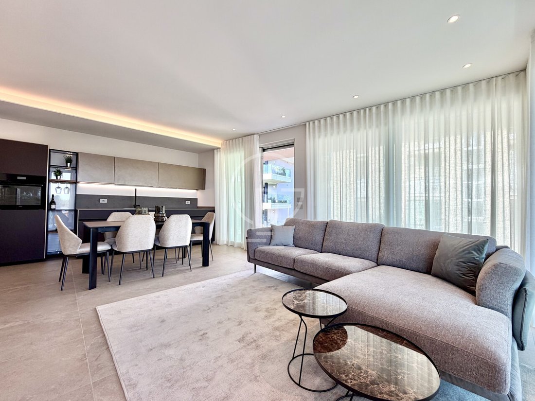 Penthouse in Desenzano Centro, Desenzano del Garda, Lombardy 2 - 19025541