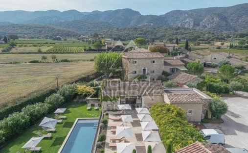 Estate in Oppède, Provence-Alpes-Côte d'Azur, France 1