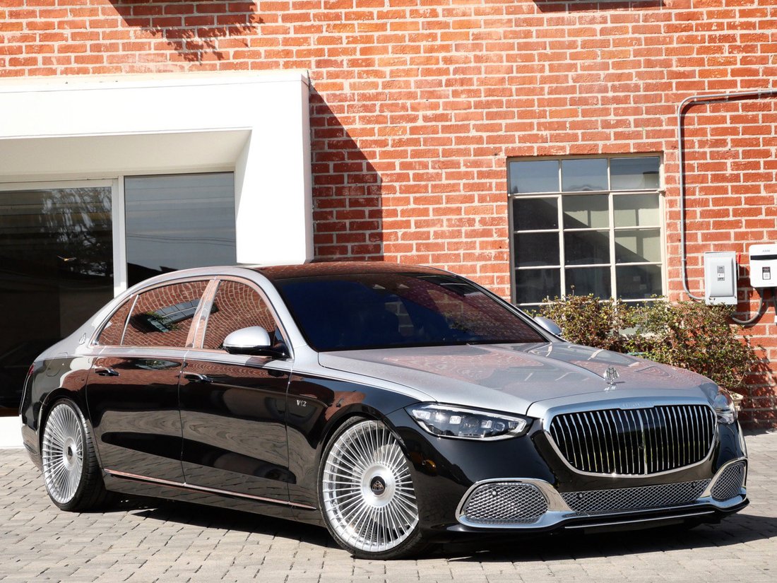 Sedan in Beverly Hills, CA, United States 1 - 19027869