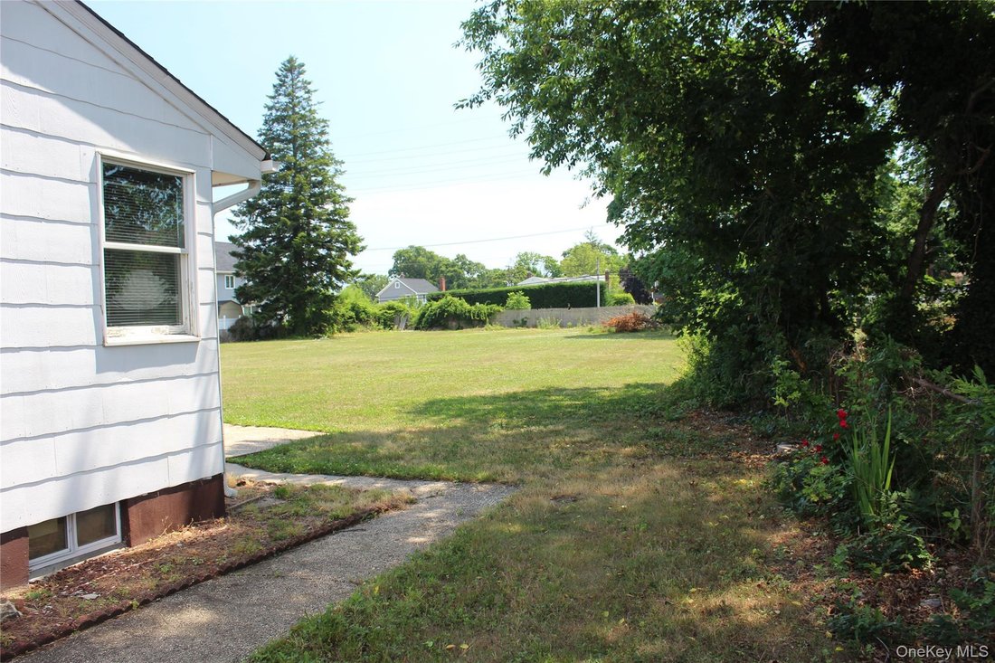 House in West Babylon, New York, United States 4 - 19020610