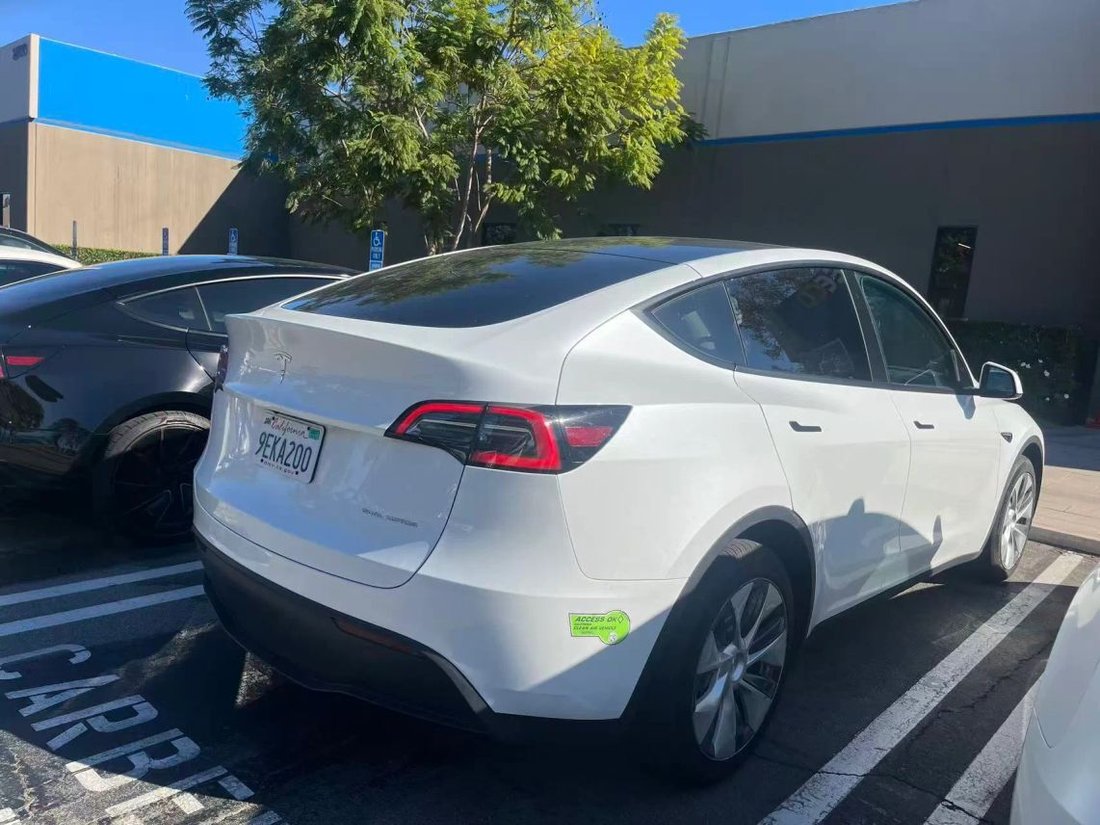 Suv in Costa Mesa, CA, United States 2 - 19032899