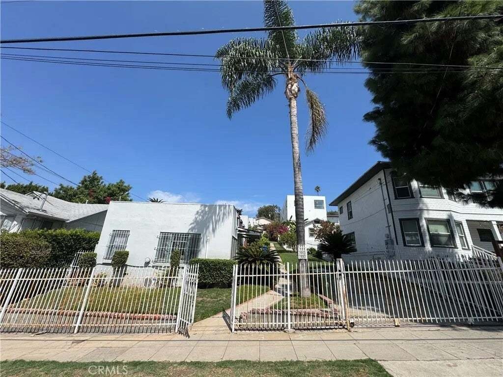 Los Angeles, California, United States 2 - 19029426