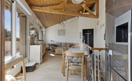 House in Plateau Ouest, Suresnes, France 1