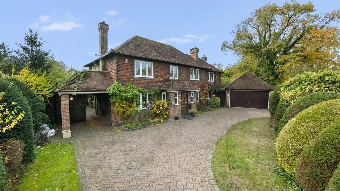 House in Breakspear, Bromley, England 3 - 19023028
