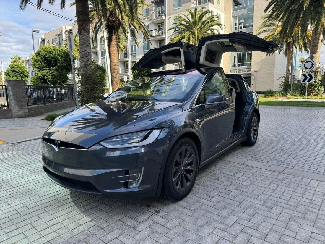 Suv in Riverside, CA, United States 3 - 19032766