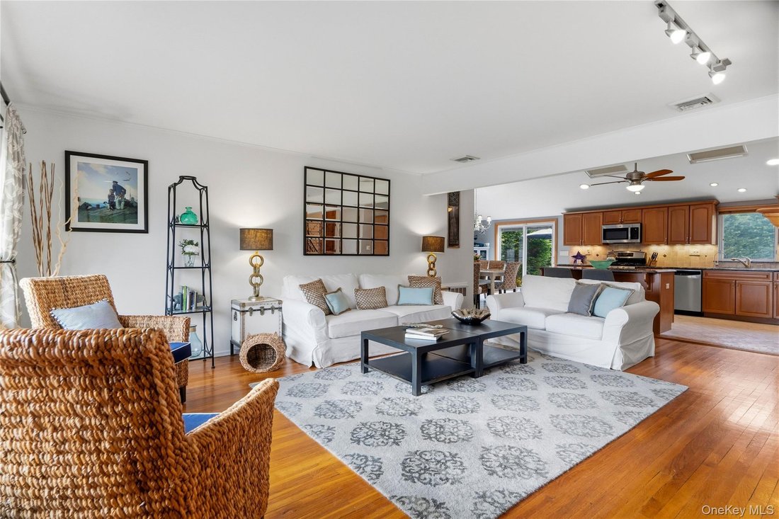 House in Massapequa, New York, United States 5 - 19024935