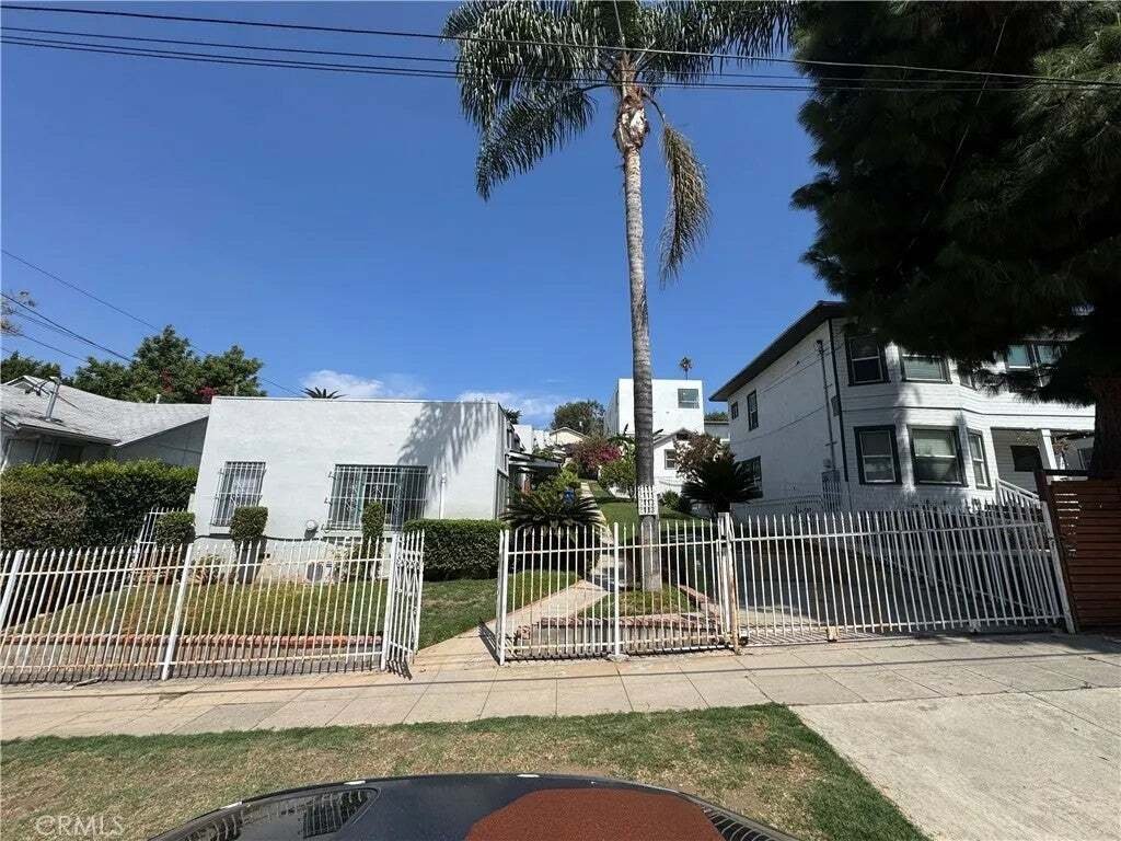 Los Angeles, California, United States 1 - 19029426