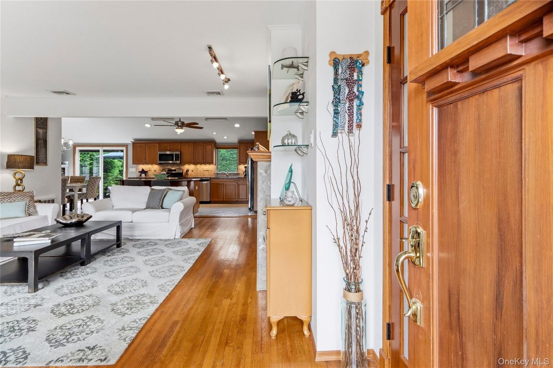 House in Massapequa, New York, United States 4 - 19024935