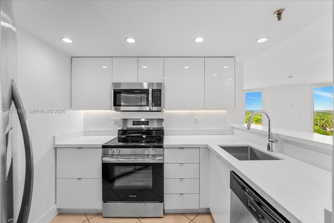 Condo in Miami Beach, Florida, United States 4 - 19025114
