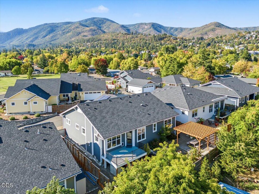 House in Ashland, Oregon, United States 3 - 19026846