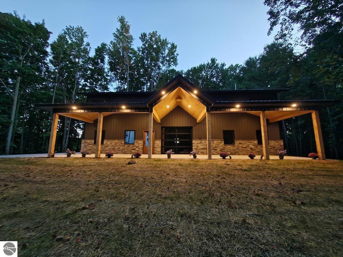 House in Williamsburg, Michigan, United States 1 - 19032371