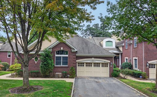 Condo in Manhasset, New York, United States 1