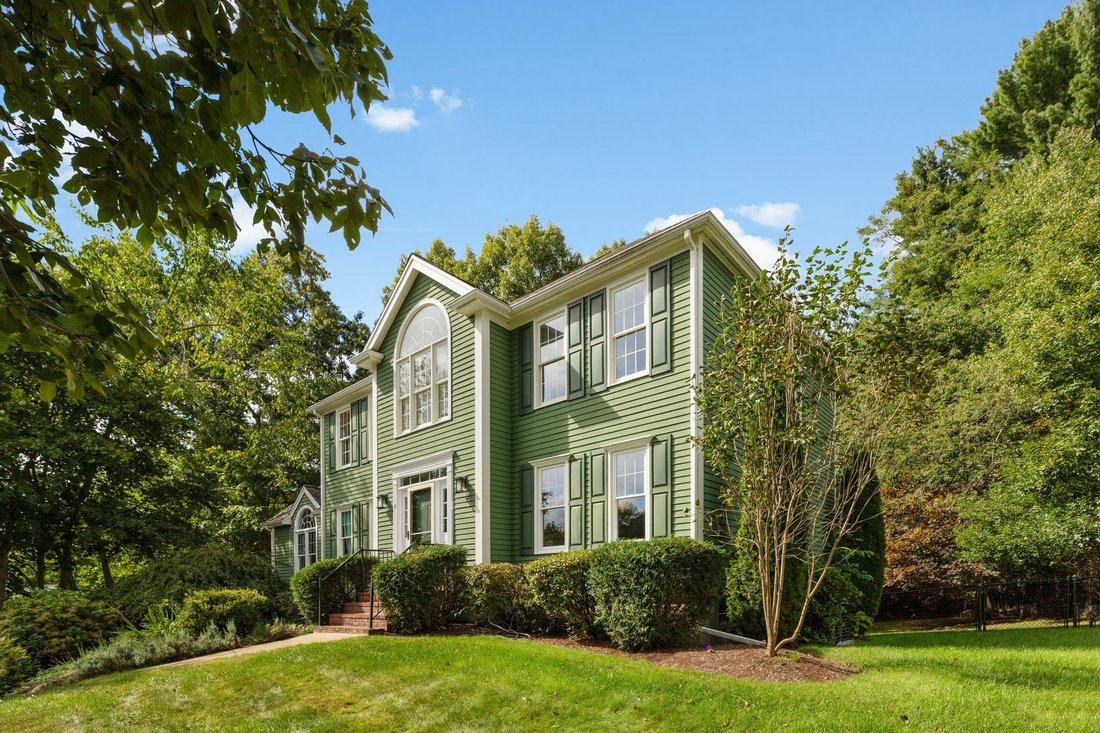 House in Stoughton, Massachusetts, United States 2 - 19021535