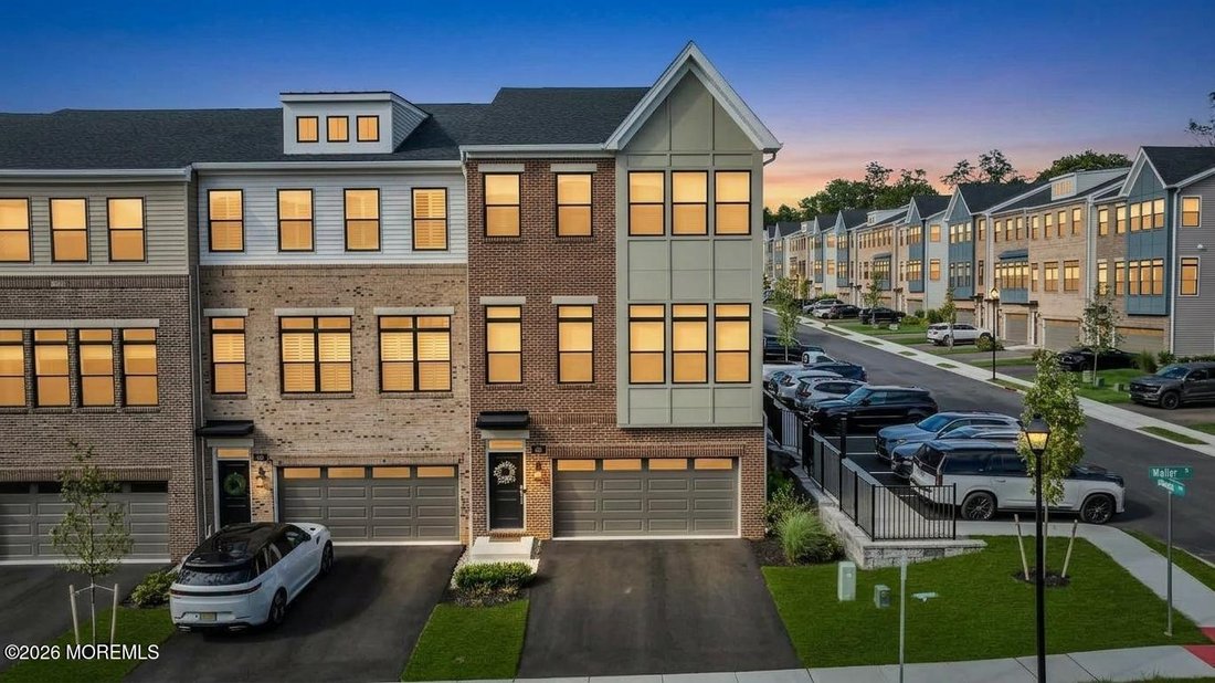 Townhouse in North Middletown, New Jersey, United States 1 - 19029049