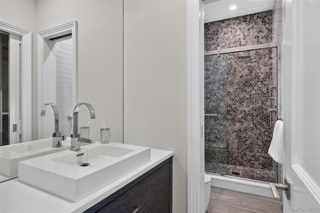 Condo in Manhasset, New York, United States 5 - 19021139
