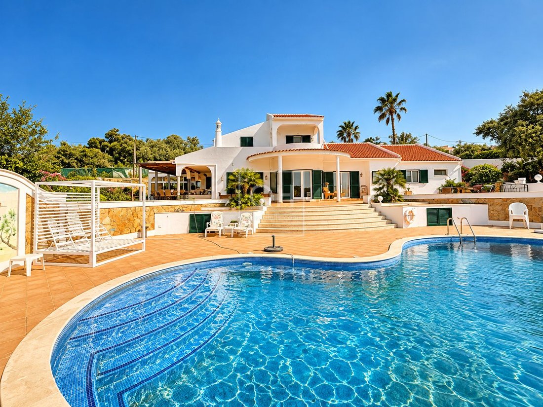 Villa in Loule (Sao Clemente), Algarve, Portugal 1 - 17931638