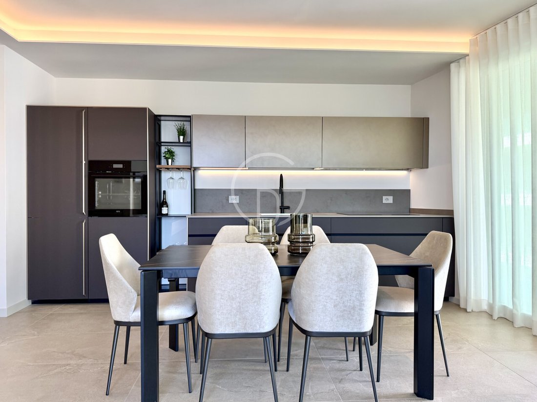 Penthouse in Desenzano Centro, Desenzano del Garda, Lombardy 3 - 19025541