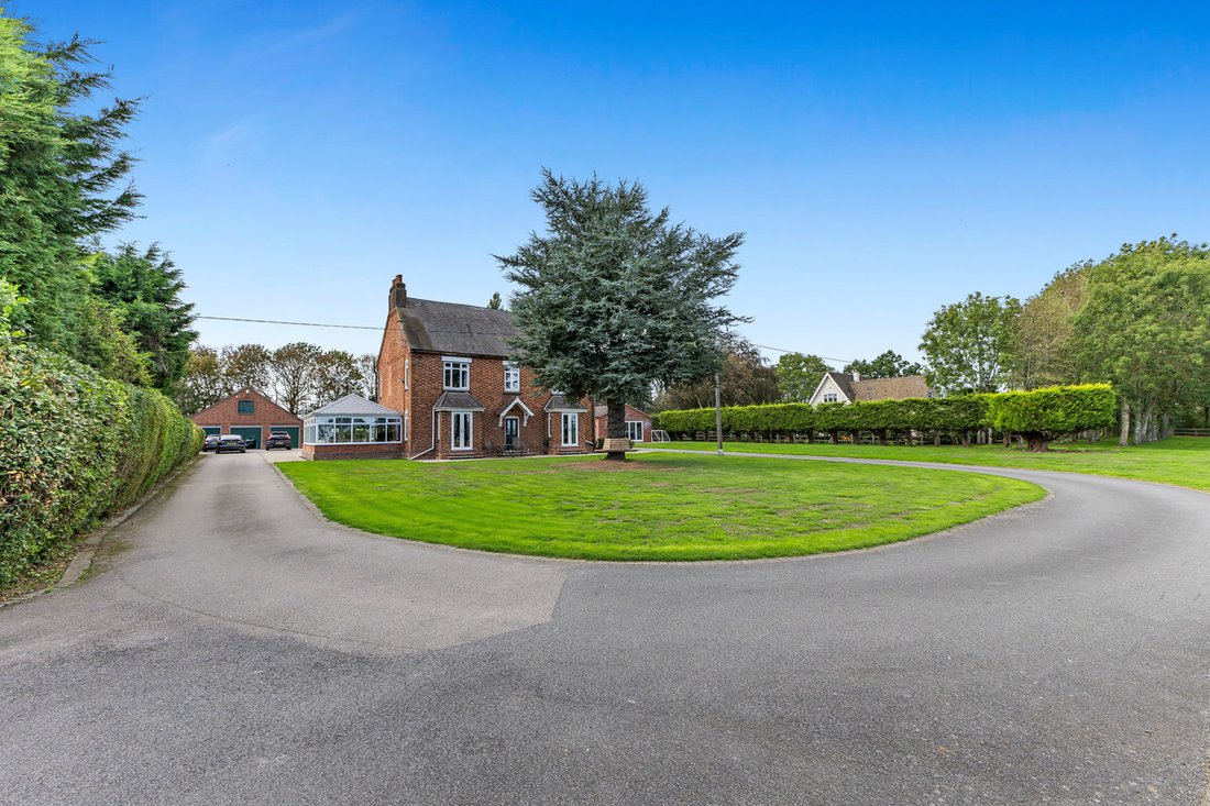 House in Hollyhurst, Nuneaton (And Bedworth), England 2 - 19027173