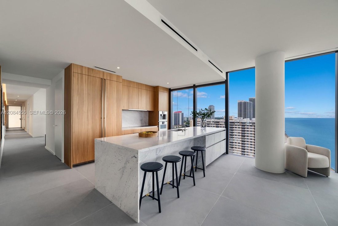 Condo in Hallandale Beach, Florida, United States 4 - 19024998