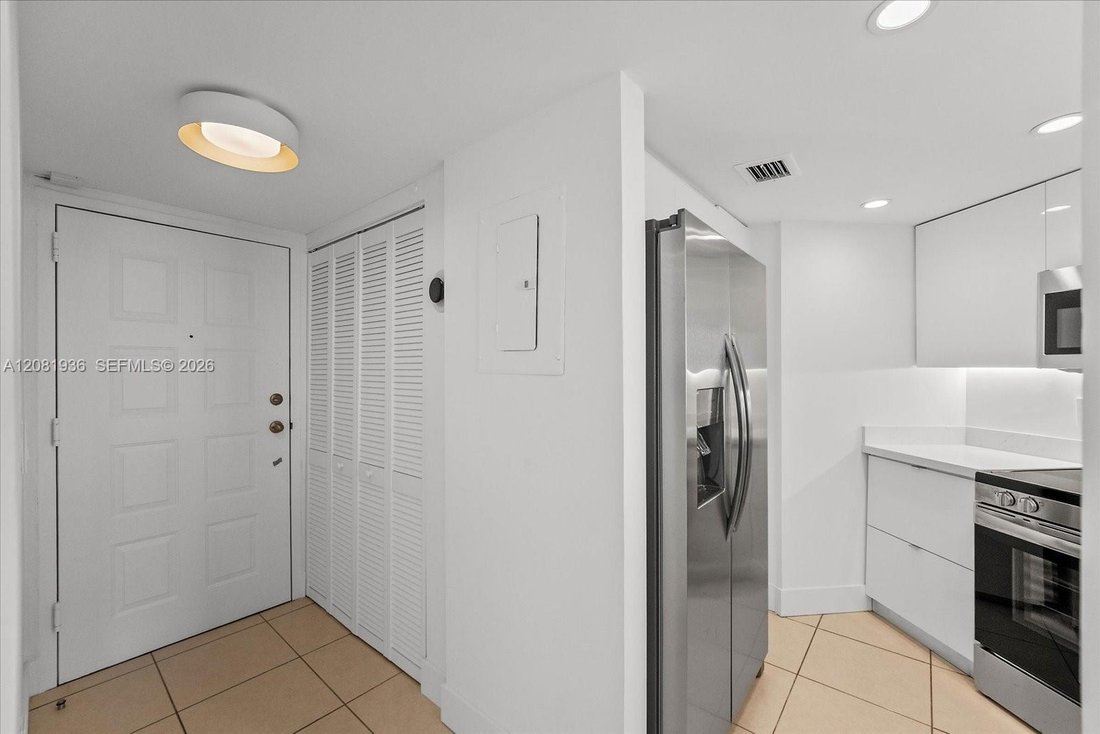 Condo in Miami Beach, Florida, United States 3 - 19025114