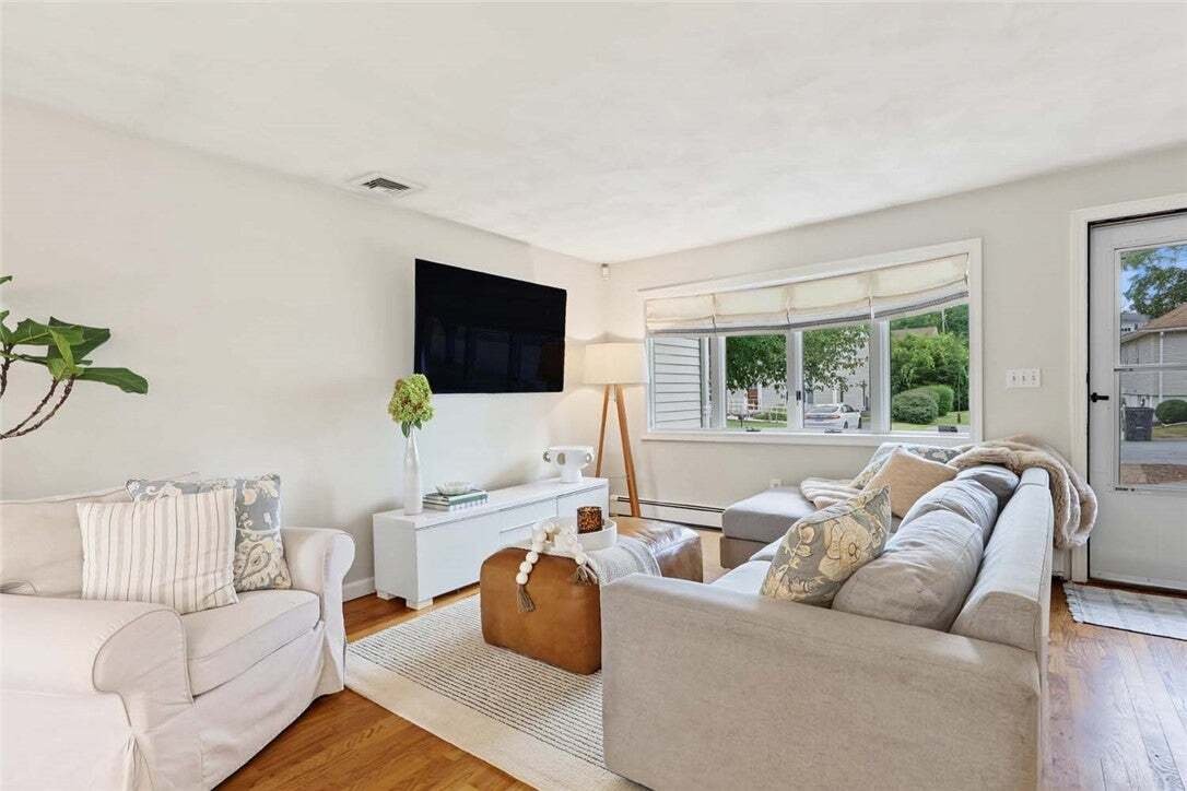 House in Barrington, Rhode Island, United States 5 - 19020436