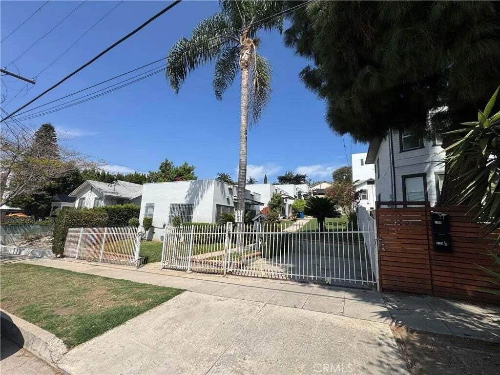 Los Angeles, California, United States 4 - 19029426