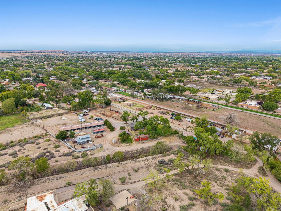 Corrales, New Mexico, United States 5 - 19035250