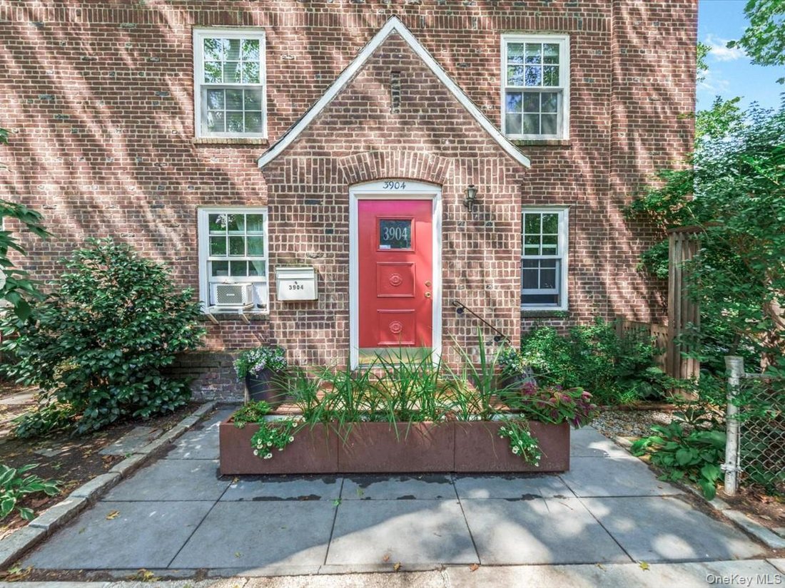 House in New York, New York, United States 1 - 19035645