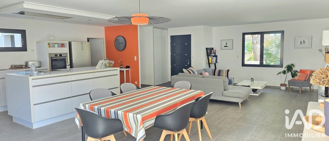 House in Saint-Palais-sur-Mer, Nouvelle-Aquitaine, France 3 - 19036457