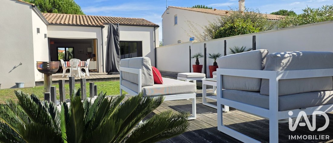 House in Saint-Palais-sur-Mer, Nouvelle-Aquitaine, France 1 - 19036457