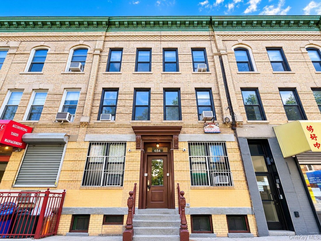 New York, New York, United States 1 - 19035643