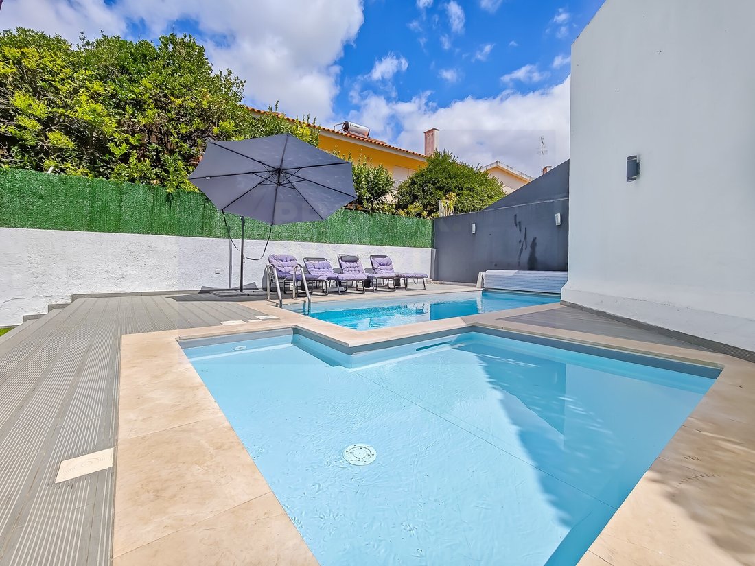 House in Carcavelos e Parede, Lisbon, Portugal 3 - 19035814