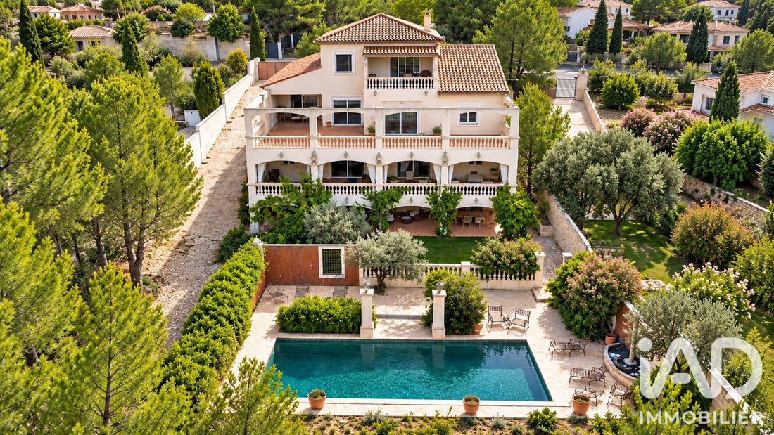 Casa en La Plaine, Beaucaire, Francia 1 - 18992388