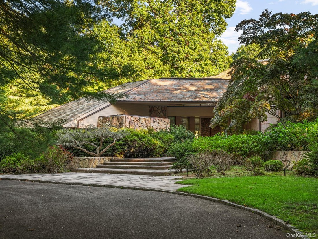 House in Old Westbury, New York, United States 2 - 19032435