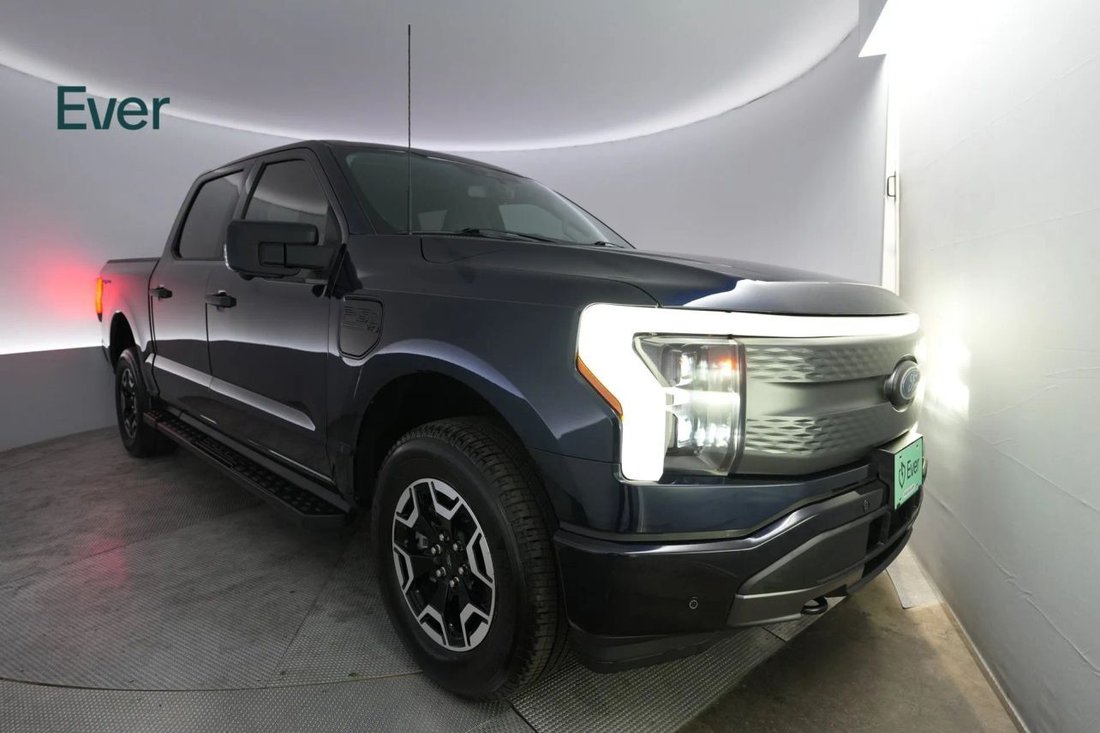 Pickup in San Francisco, CA, United States 2 - 18699604
