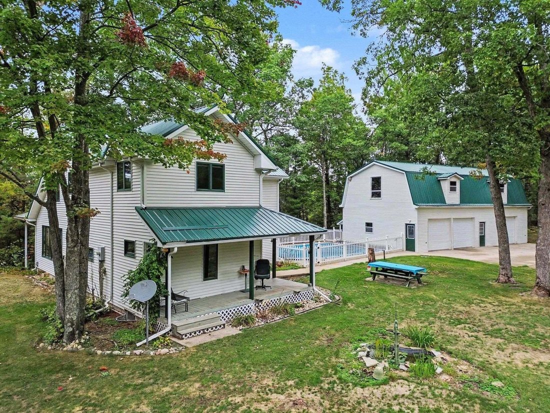 House in Harrison, Michigan, United States 2 - 19036104