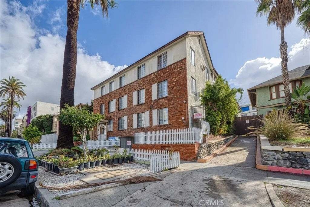 Los Angeles, California, United States 2 - 19036064