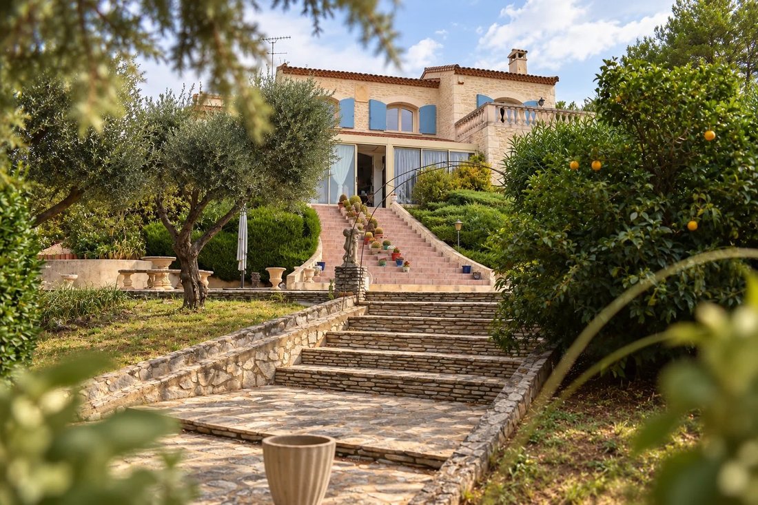 Villa in Zone Nord, Saint-Gilles, France 1 - 19035688