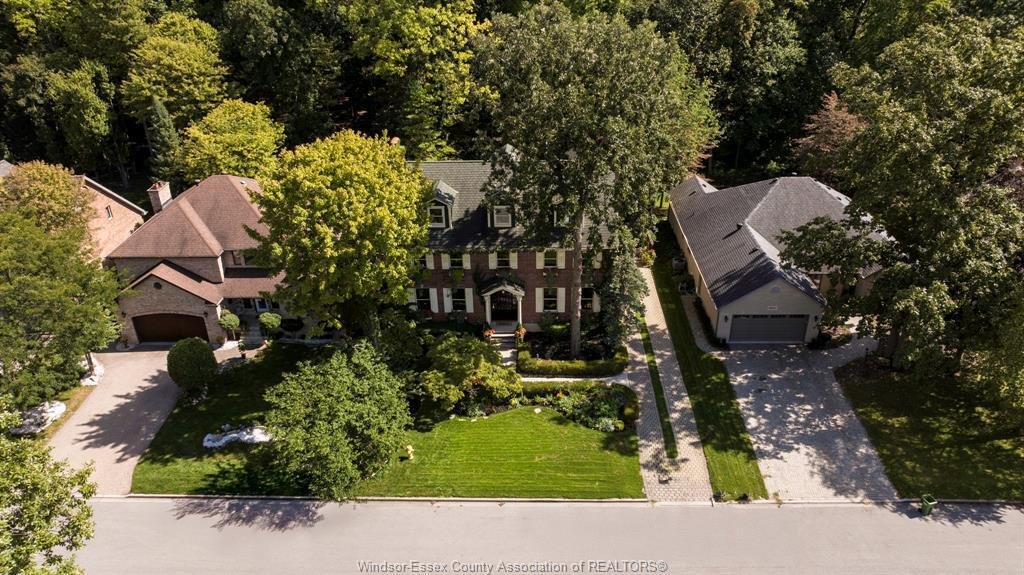 House in LaSalle, Ontario, Canada 2 - 19036198